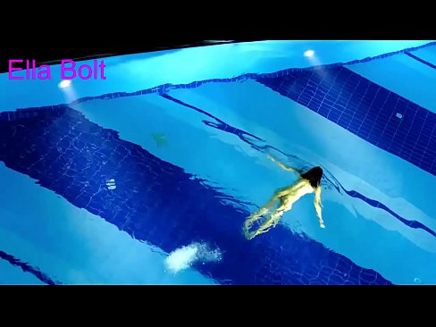 ❤️ 나는 보는 것을 멈출 수 없다, 젊은 금발이 ELLA BOLT 리조트 수영장에서 누드로 수영하다 적발 젠장 비디오 우리 ko.com-porn-hat.ru ☑
